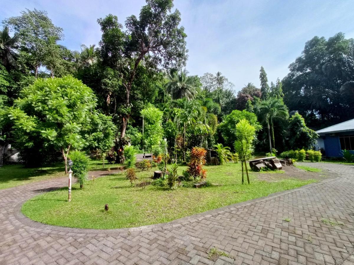 Tangkoko Lodge Bitung Buitenkant foto