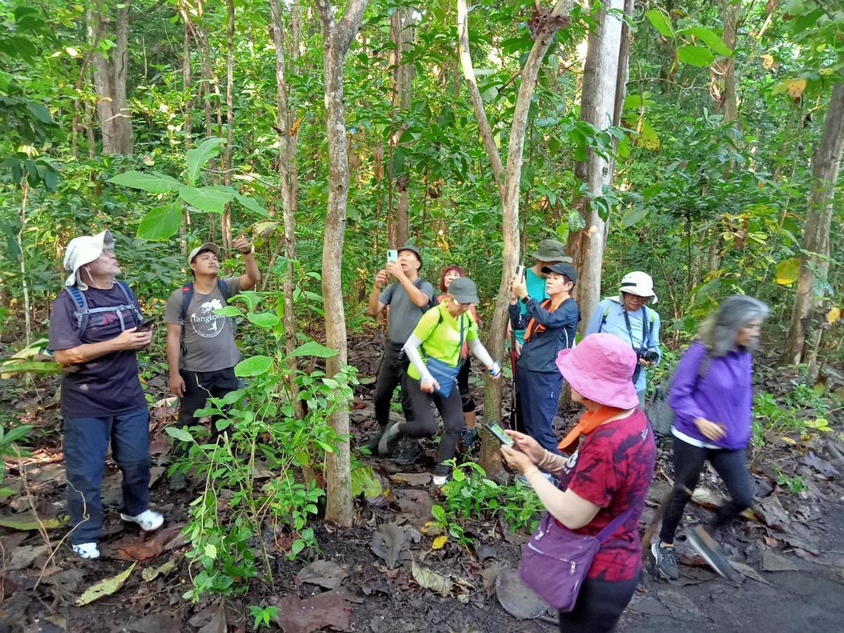 Tangkoko Lodge Bitung Buitenkant foto