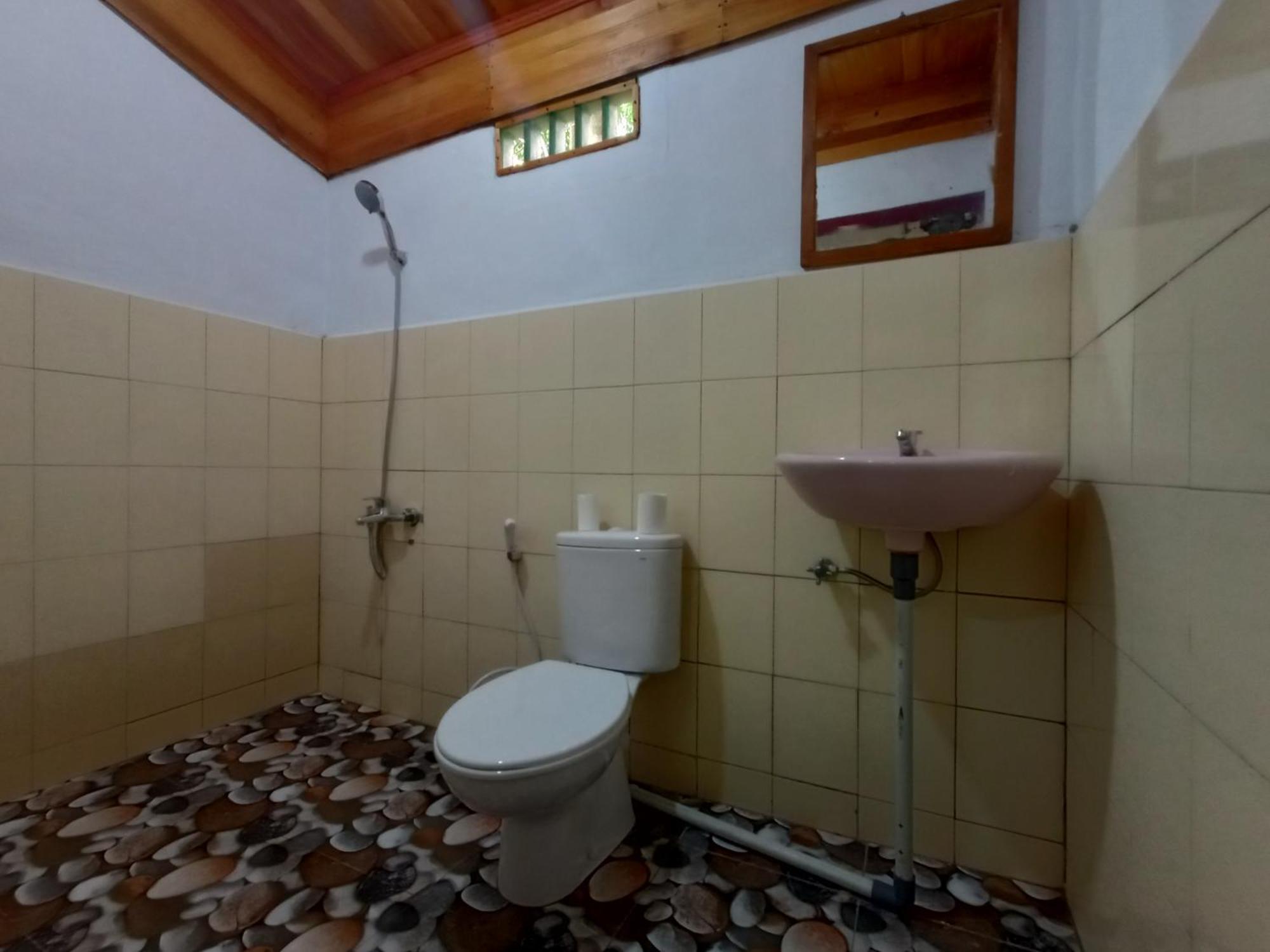 Tangkoko Lodge Bitung Buitenkant foto